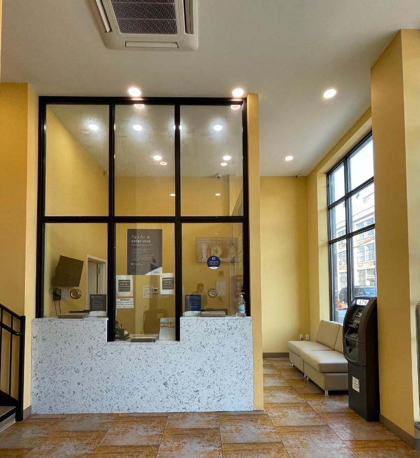 Super 8 By Wyndham Brooklyn Williamsburg Hotel New York Exterior photo
