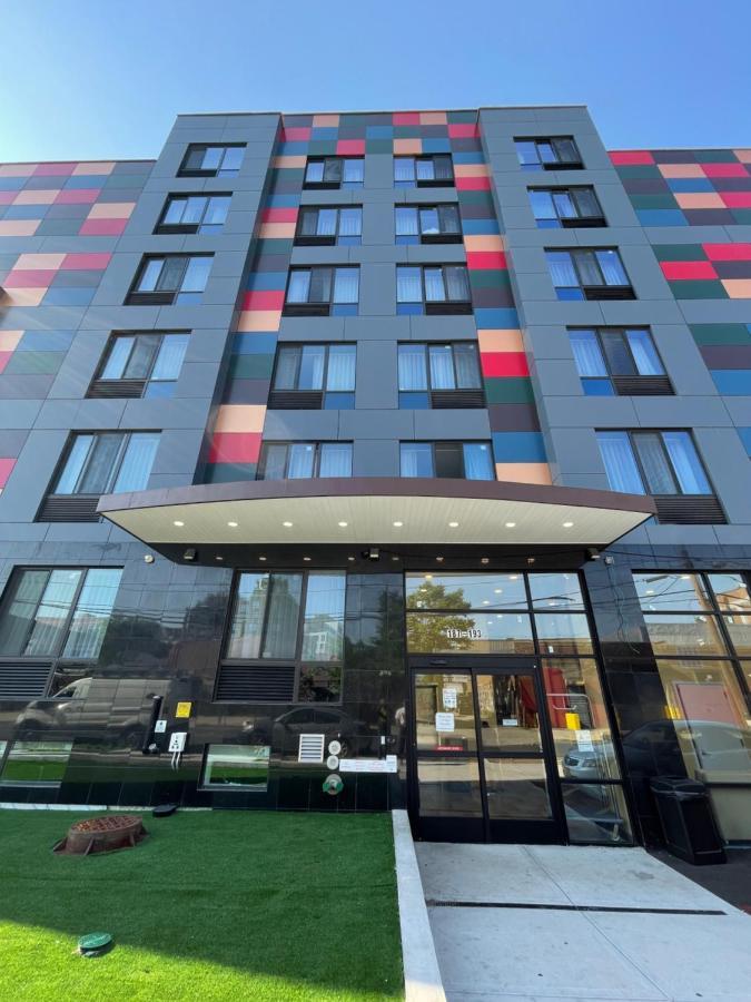 Super 8 By Wyndham Brooklyn Williamsburg Hotel New York Exterior photo